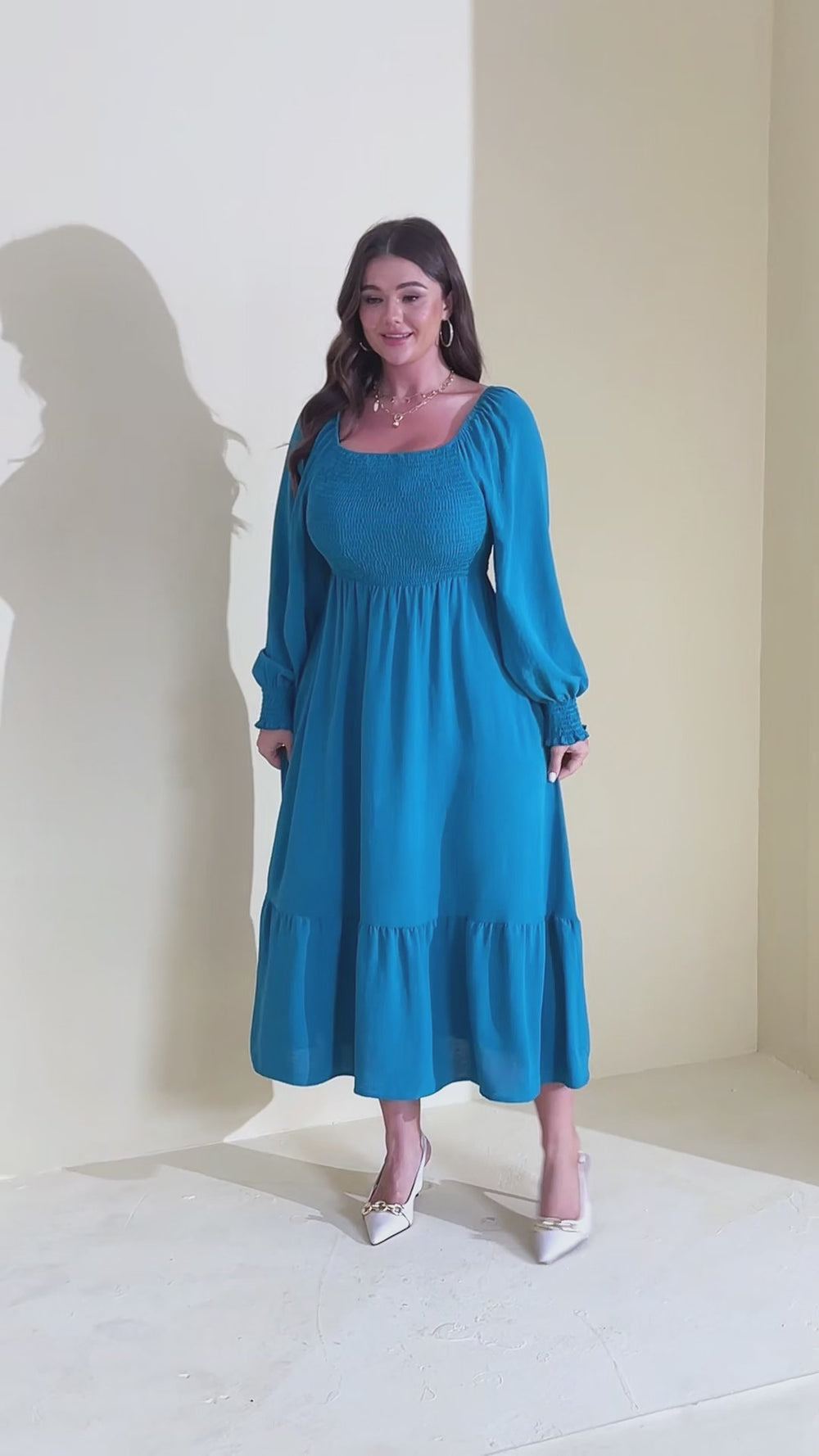 RWJ 6681 Lake Blue dress in motion